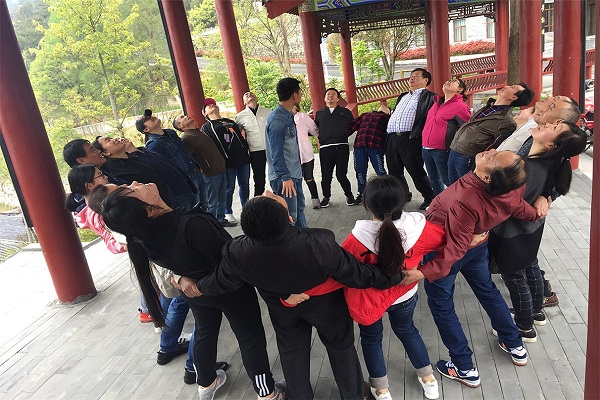 雅苑物业薄刀峰拓展旅游 雅苑物业薄刀峰拓展旅游