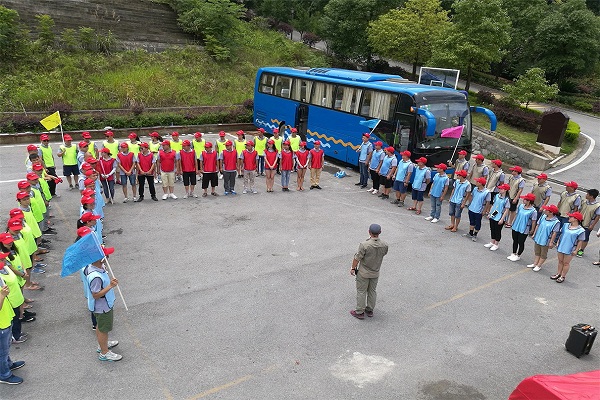 嘉贝乐建材黄石小雷山夏季拓展之旅