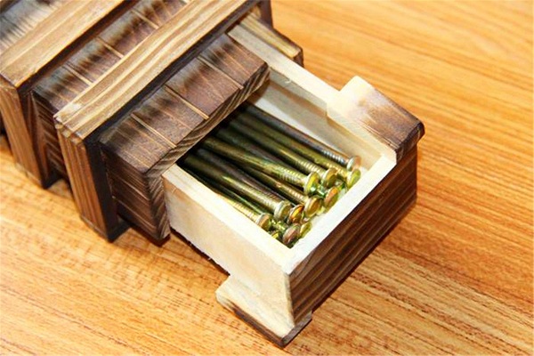 中流砥柱（钉子游戏）
